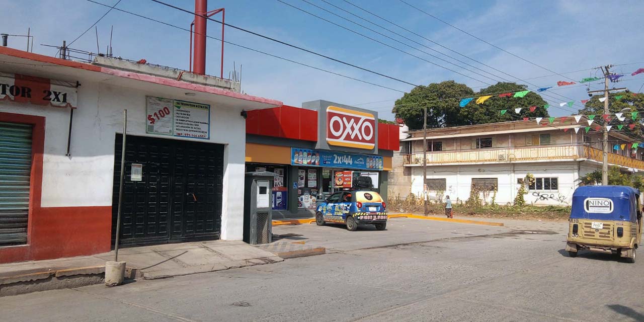 A punta de pistola asaltan tienda de conveniencia en Salina Cruz | El Imparcial de Oaxaca