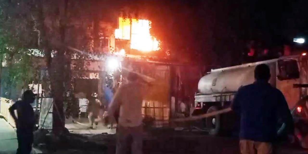 Incendio arrasa domicilio en la ciudad de Huajuapan | El Imparcial de Oaxaca