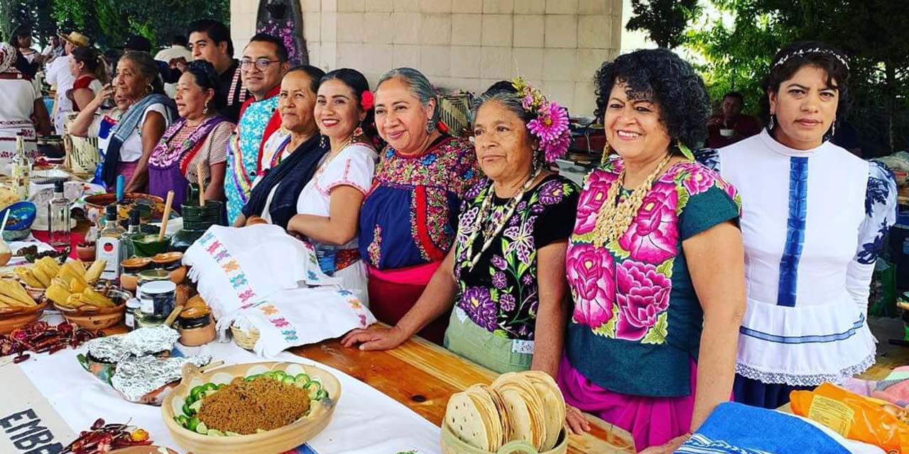 Recibe cocinera tradicional de Huajuapan reconocimiento | El Imparcial de Oaxaca