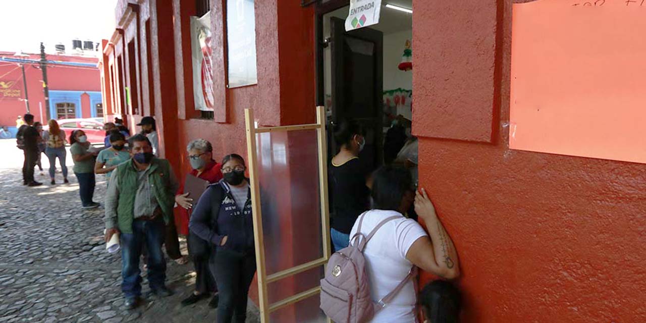 Exigen empleados castigar la corrupción en el Registro Civil | El Imparcial de Oaxaca