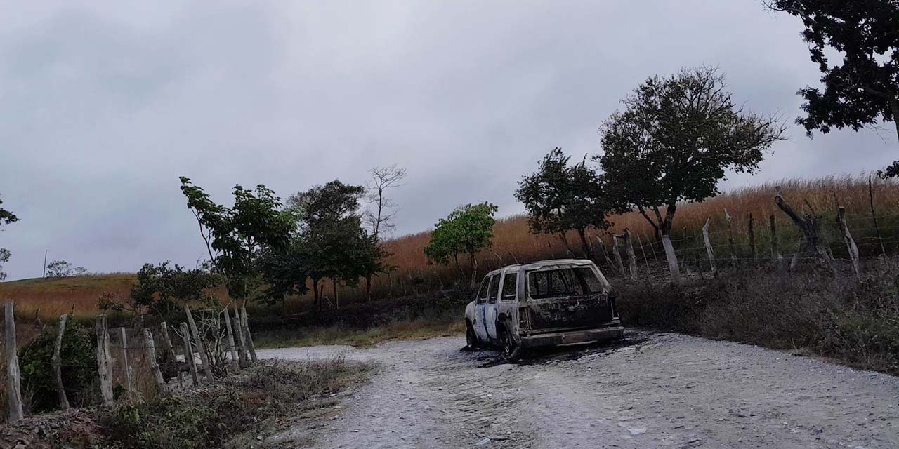 Hallan camioneta calcinada en camino de terracería | El Imparcial de Oaxaca