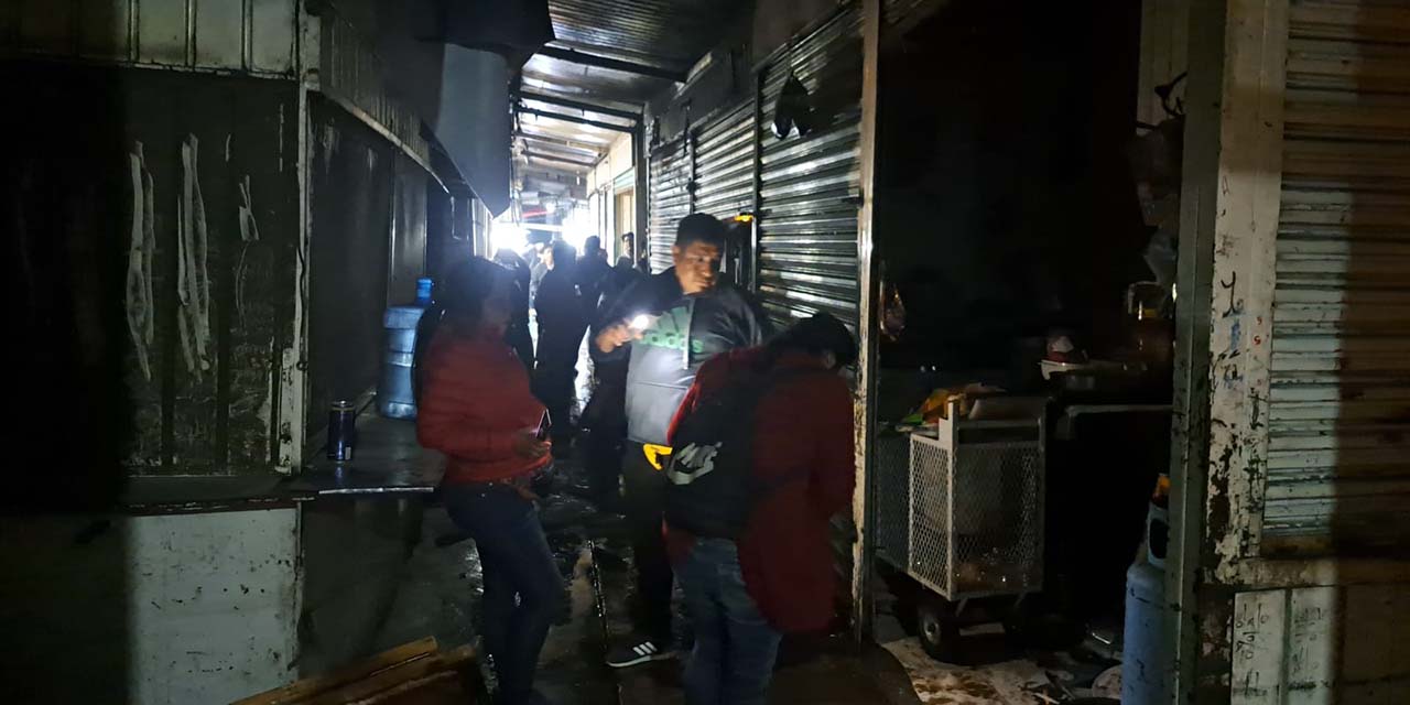 ¡Pánico en la Central! Se incendian dos casetas | El Imparcial de Oaxaca