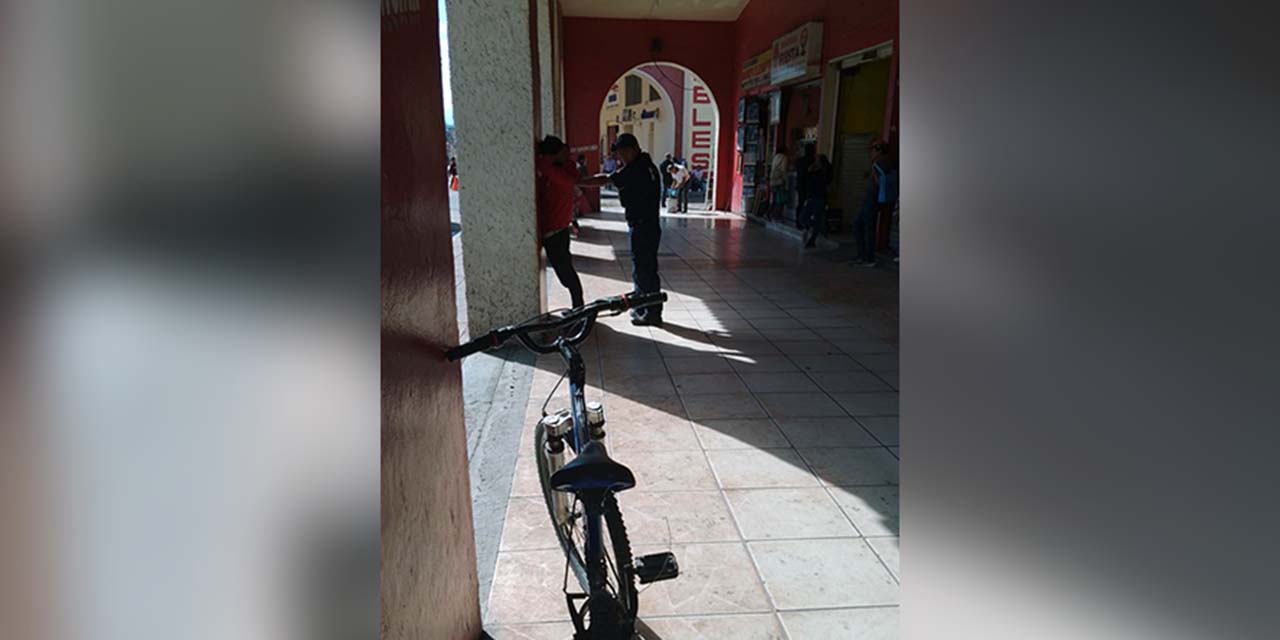 Lo tunden a golpes por presunto robo en mercado de Huajuapan | El Imparcial de Oaxaca