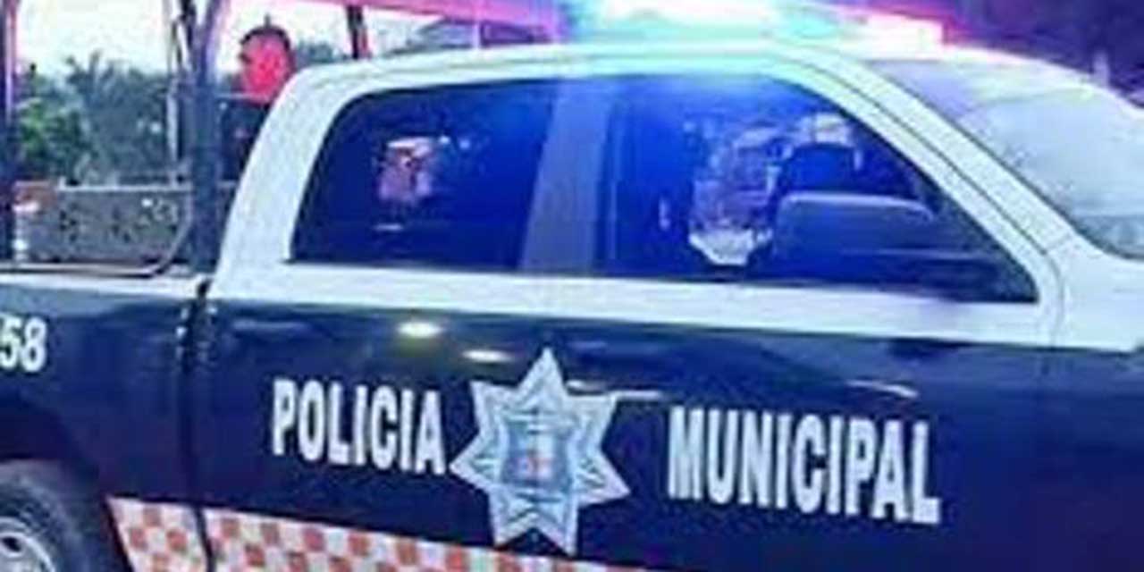Entra a motel y roba bocinas