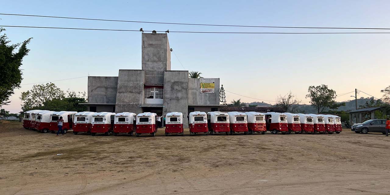 Bendicen 22 mototaxis de Huazolotitlán | El Imparcial de Oaxaca
