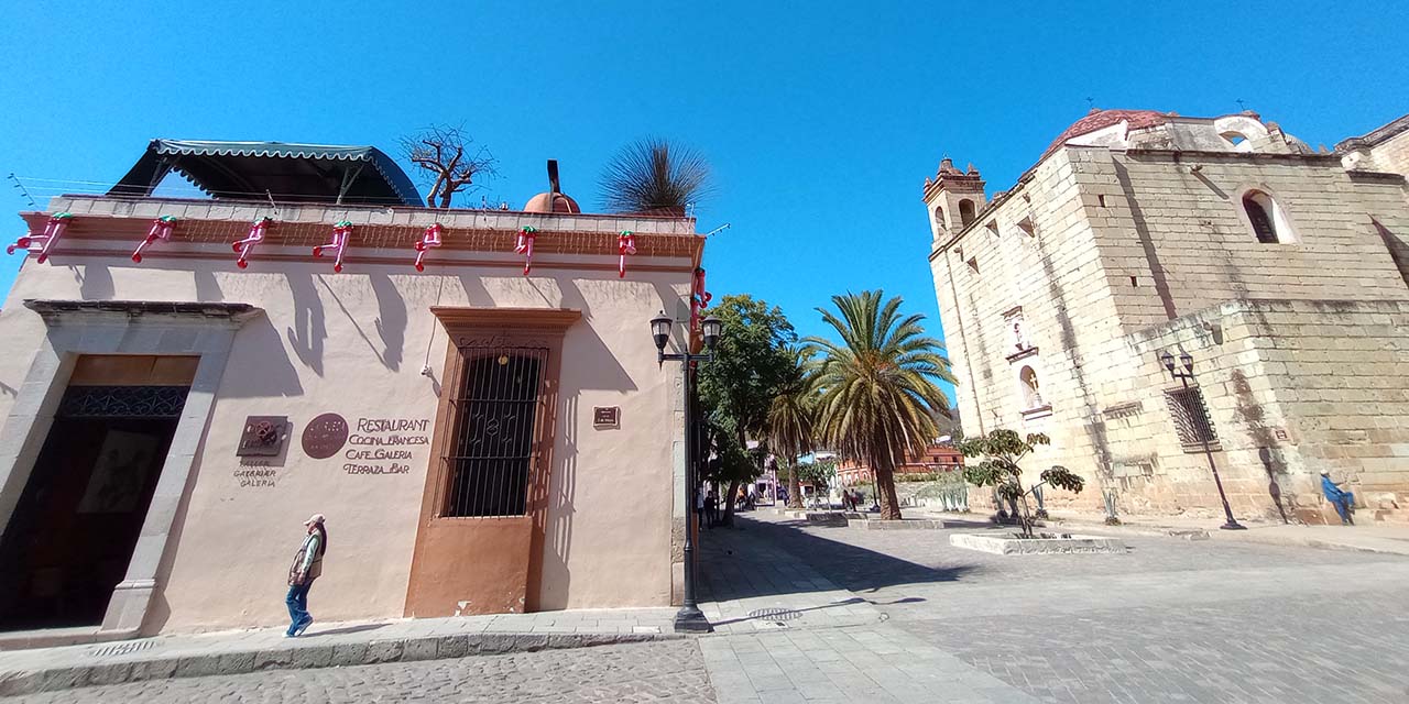 Centro histórico, convertido en cantina, con terrazas y adefesios | El Imparcial de Oaxaca