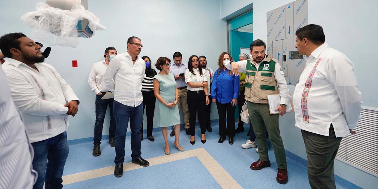 Director del IMSS y gobernador de Oaxaca recorren hospital de Juchitán | El Imparcial de Oaxaca