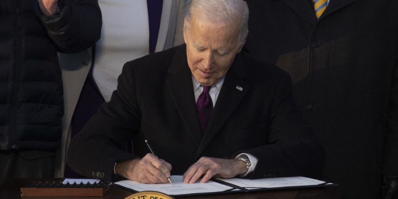 Joe Biden firma una ley que garantiza el matrimonio igualitario | El Imparcial de Oaxaca