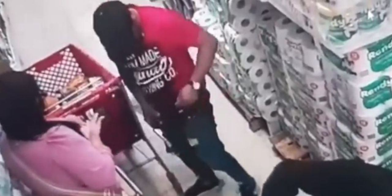Video: Terror en supermercado, rateros armados roban a clientes