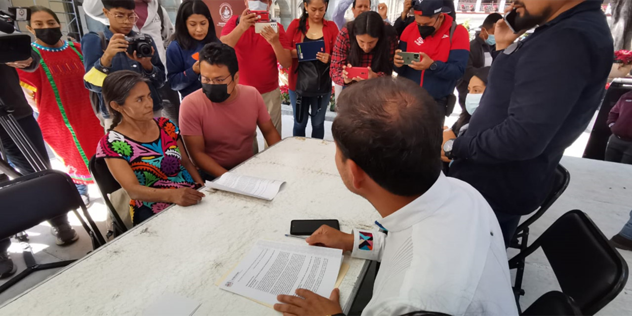 Regresan triquis al zócalo, rechazan instalarse en San Agustín  | El Imparcial de Oaxaca
