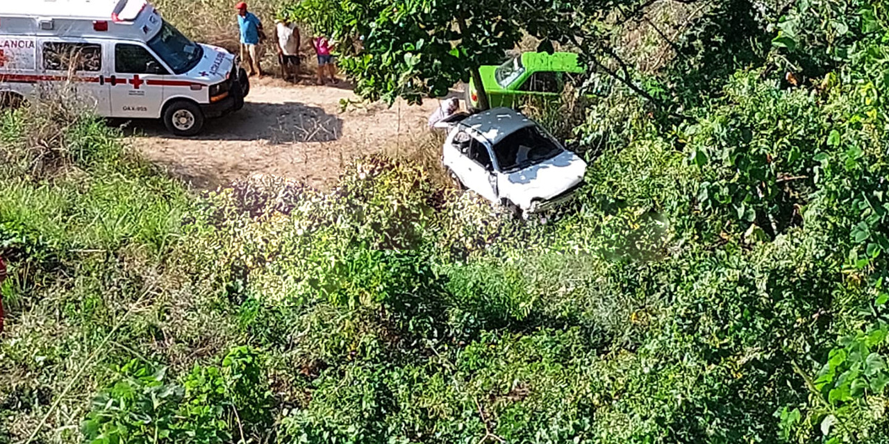 ¡Volcadura fatal! Mujer fallece al instante en la Costa | El Imparcial de Oaxaca