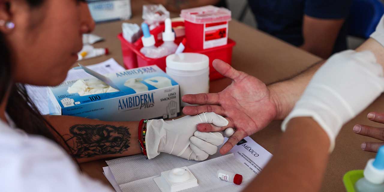Foto: Archivo / Persona realizándose una prueba de VIH