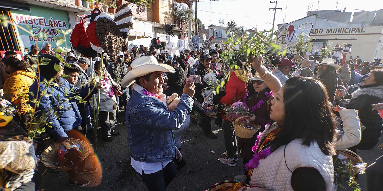 Fotos: Jorge Luis Plata / Como cada año, San Andrés Zautla celebró el pasado fin de semana la Festividad del Caldo del Guajolote en honor al Dulce Nombre de Jesús