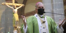 El arzobispo Pedro Vázquez Villalobos encabeza la homilía dominical en la Catedral; condena agresiones a periodistas