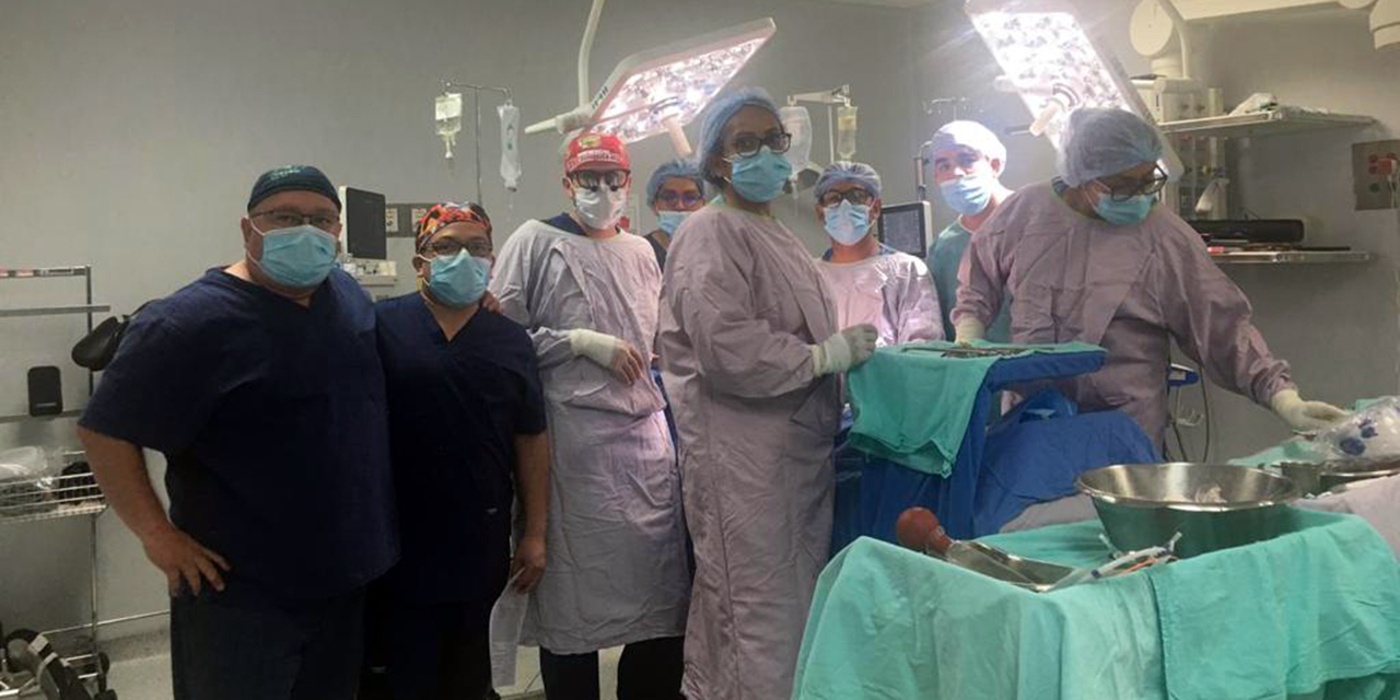 Foto: Cortesía / El equipo multidisciplinario del Hospital Regional de Alta Especialidad de Oaxaca interviene en trasplante de riñón