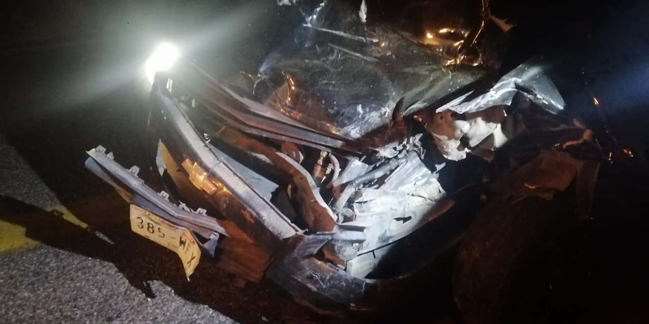 Cuatro heridos por colisión frontal entre auto y camioneta | El Imparcial de Oaxaca