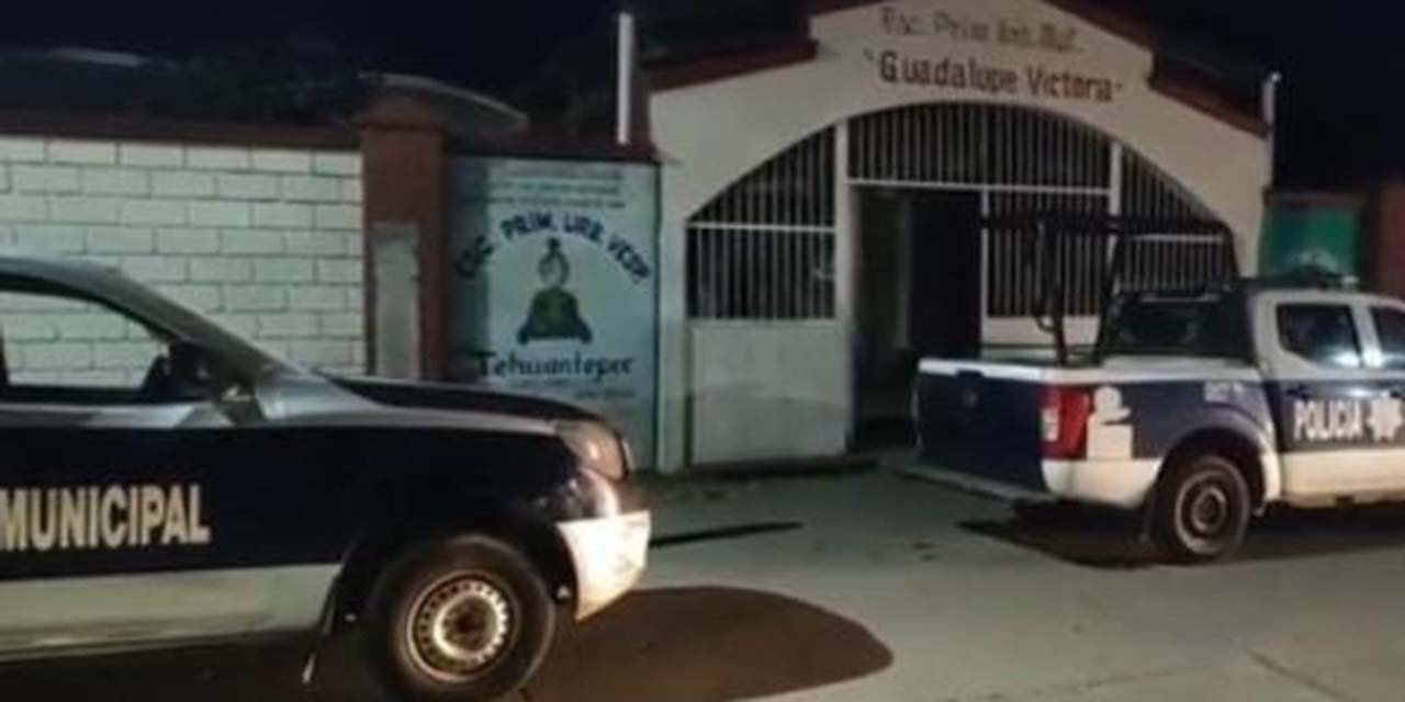 Sujetos armados ingresan a robar a escuela primaria de Tehuantepec | El Imparcial de Oaxaca