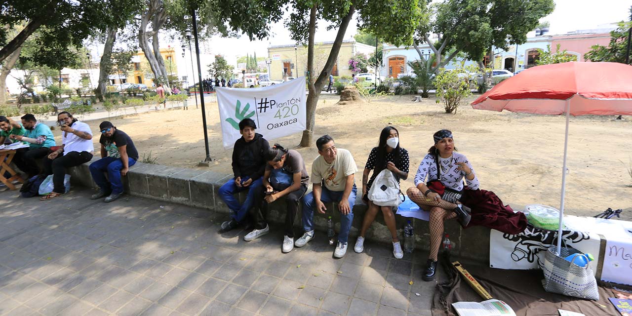 Fotos: Adrián Gaytán / Insisten en fumar mariguana en lugares públicos