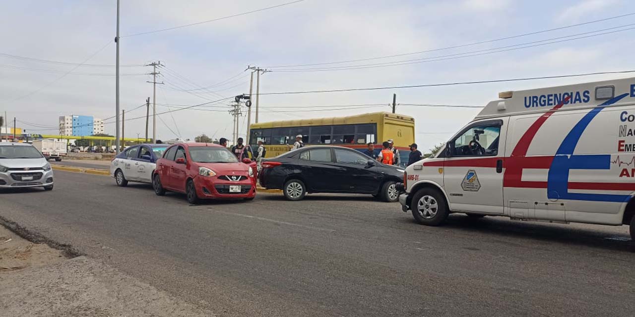Choque múltiple sobre la carretera Transístmica deja severos daños materiales  | El Imparcial de Oaxaca