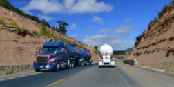 Fotos: Rubén Morales / Los vehículos pesados de doble remolque circulan a más de 100 kilómetros por hora en algunos tramos de la Oaxaca-Cuacnopalan, lo que pone en riesgo a los automovilistas