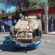 Choque y volcadura de taxi en Santa María Ixcotel