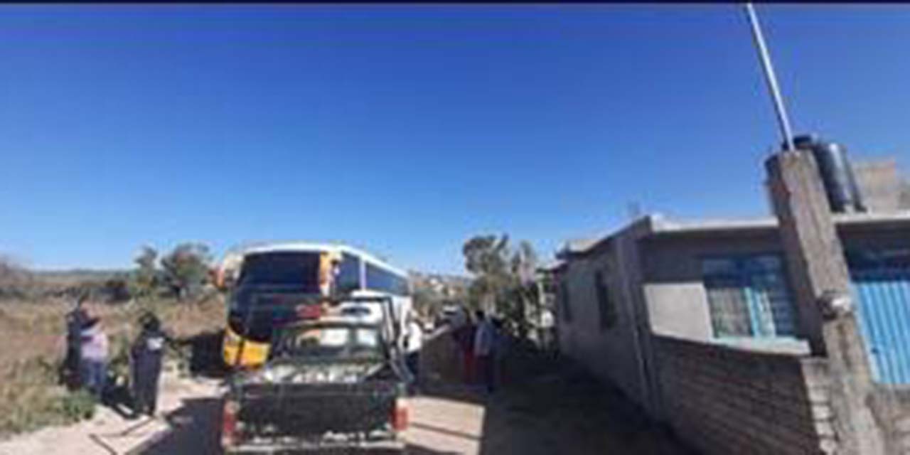 Autobús derriba cableados de domicilios particulares de Huajuapan | El Imparcial de Oaxaca