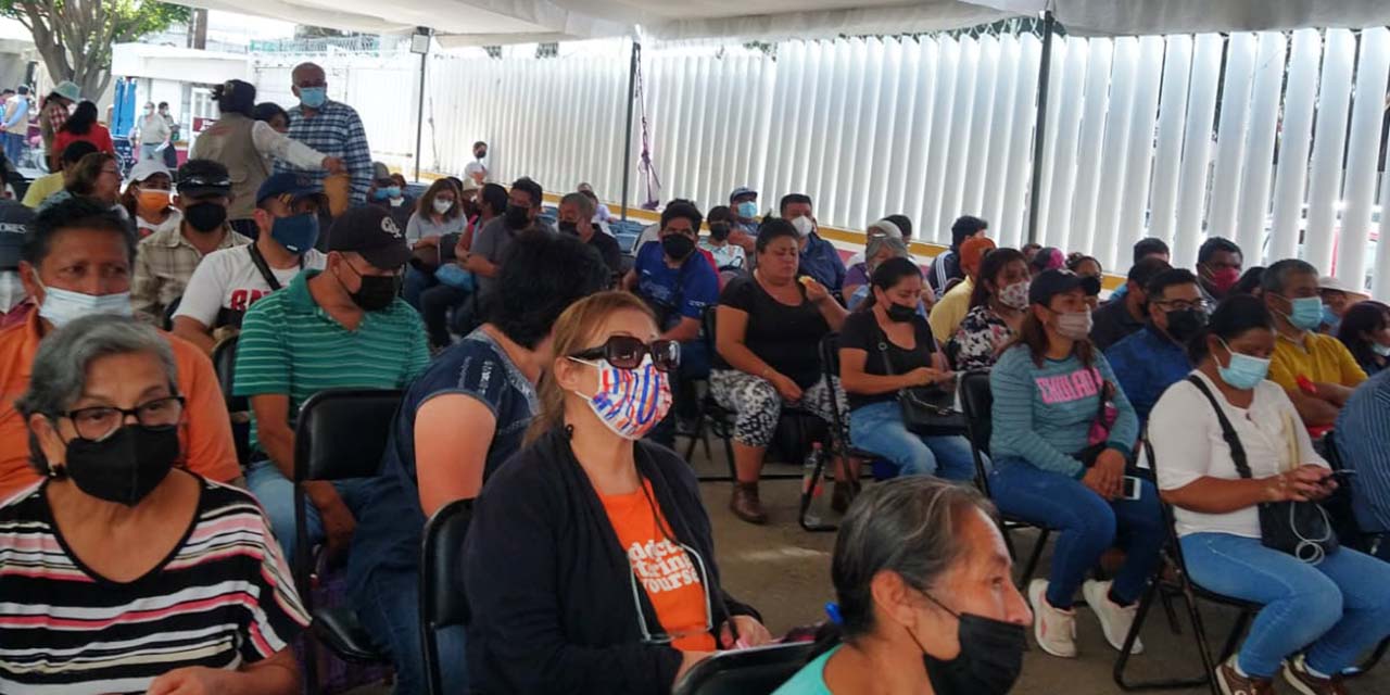 Hasta 2 horas de espera para canjear tarjeta Bienestar | El Imparcial de Oaxaca