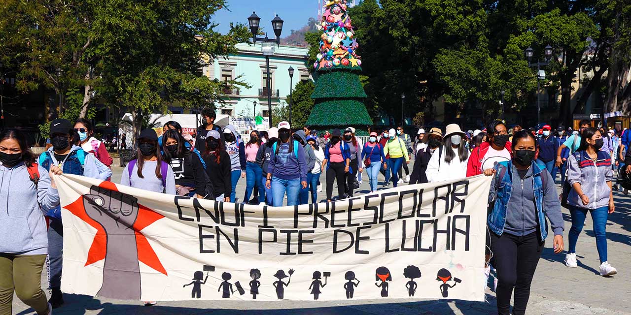 Regresan normalistas de vacaciones; exigen plazas | El Imparcial de Oaxaca