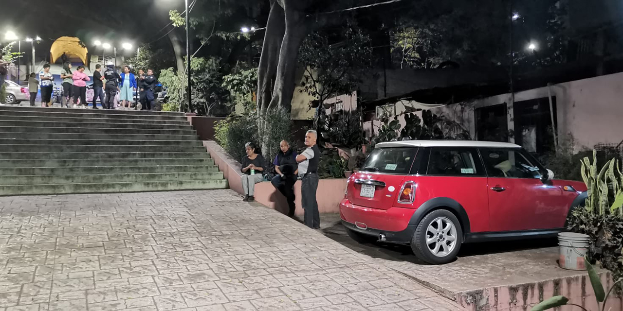 Cae Mini Cooper a las escaleras del Fortín | El Imparcial de Oaxaca
