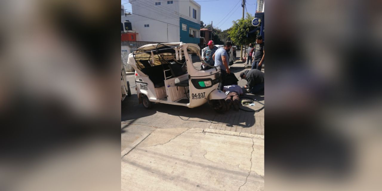 Choca auto compacto contra mototaxi en volcanes | El Imparcial de Oaxaca