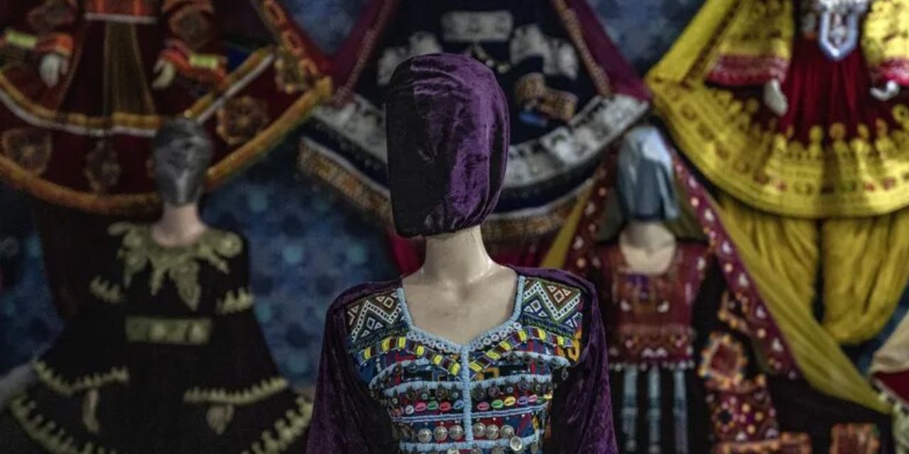 Ordenan en Afganistán cubrir rostros femeninos a maniquíes | El Imparcial de Oaxaca