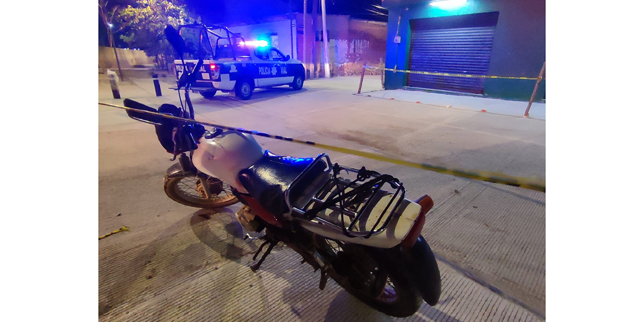 Motociclista derrapa sobre Carretera Federal 190 | El Imparcial de Oaxaca