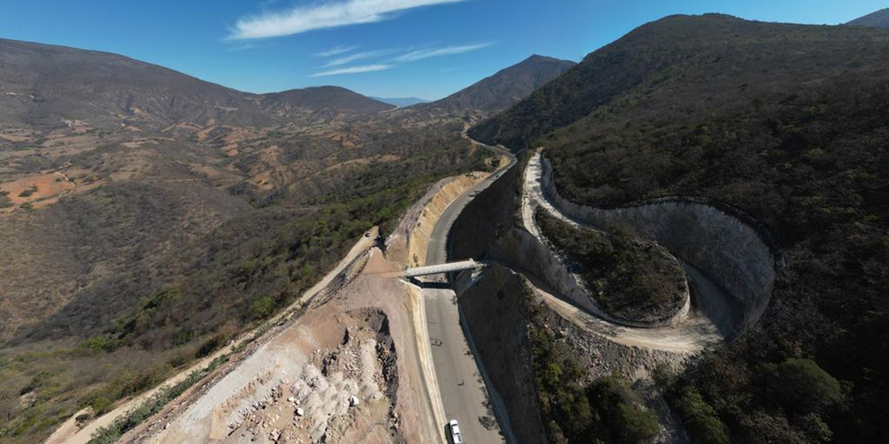 Pide AMLO a Coatlán permita continuar con súper carretera | El Imparcial de Oaxaca