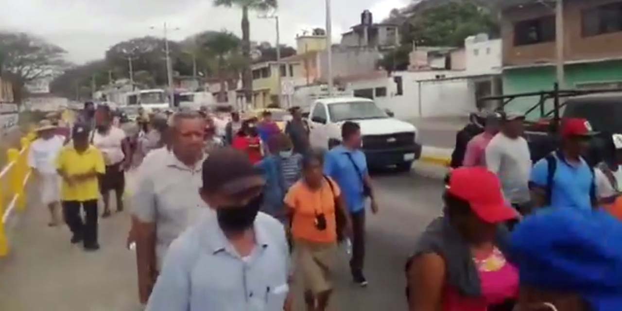 Con marcha, habitantes de Santa Cruz Bamba exigen cese al despojo de sus tierras | El Imparcial de Oaxaca