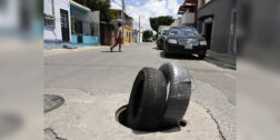 Foto: Adrián Gaytán / Con cemento buscan solucionar el problema de robo de tapas de registros
