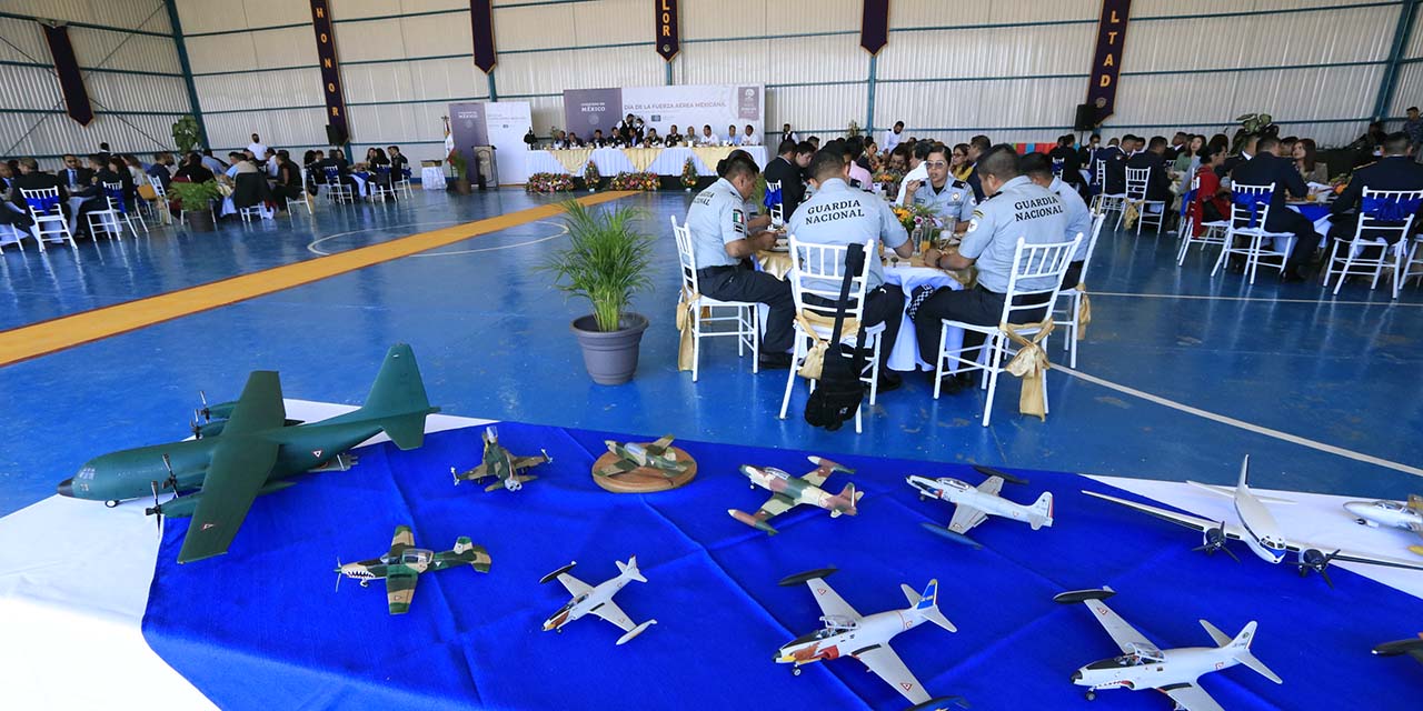Foto: Adrián Gaytán / En la base aérea número 15, en San Juan Bautista La Raya, integrantes de la Fuerza Aérea Mexicana conmemoran su 108 Aniversario
