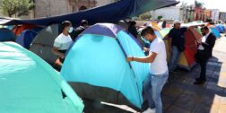 Foto: Luis Alberto Cruz / Estudiantes normalistas mantienen su plantón en el Centro Histórico, IEEPO, con disponibilidad para dialogar