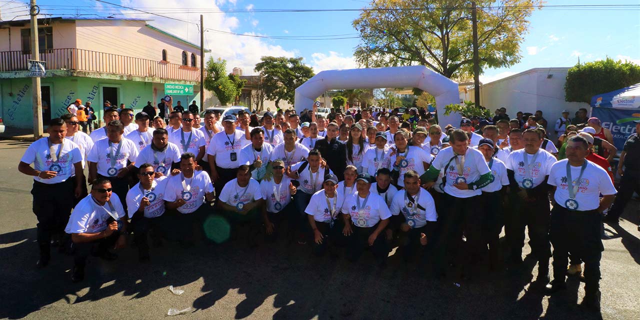 Oficiales de la PABIC celebran corriendo | El Imparcial de Oaxaca