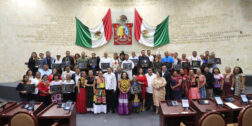 Foto: Adrián Gaytán / En sesión solemne, el Congreso fueron reconocidos 24 personas por su labor en la preservación de las lenguas indígenas de Oaxaca
