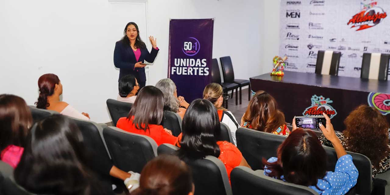 Fotos: Rubén Morales / Gloria Cruz Sosa, directora general de Administradora de Talentos HGVL, ofrece la plática “Emprendimiento para el empoderamiento femenino”
