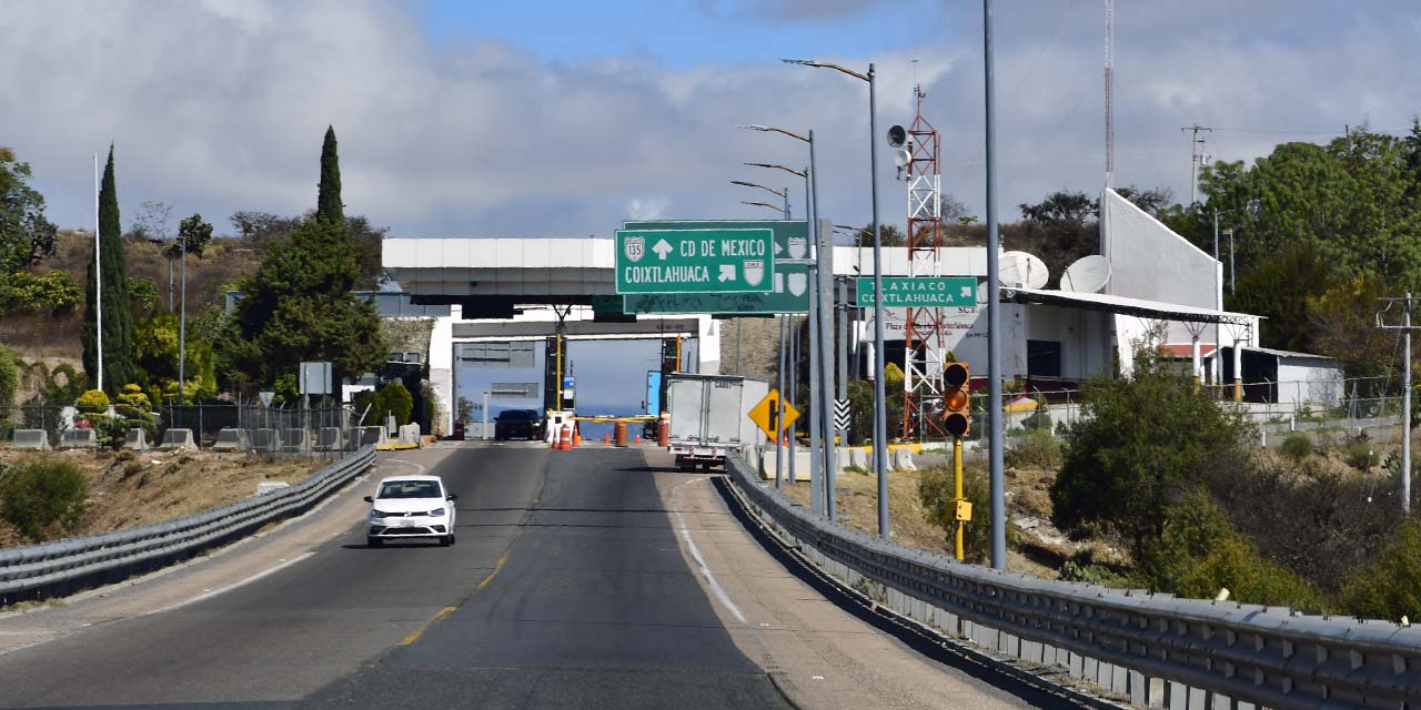 Foto: Rubén Morales / La Secretaría de Comunicaciones y Transportes anuncia un aumento de 7.82% al peaje en las autopistas y súper carreteras del país