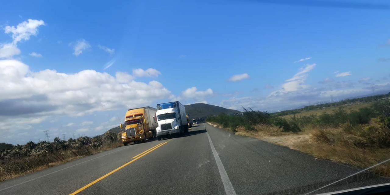 Restringen el paso a tráileres en la Ingenio-La Ventosa por fuertes vientos | El Imparcial de Oaxaca