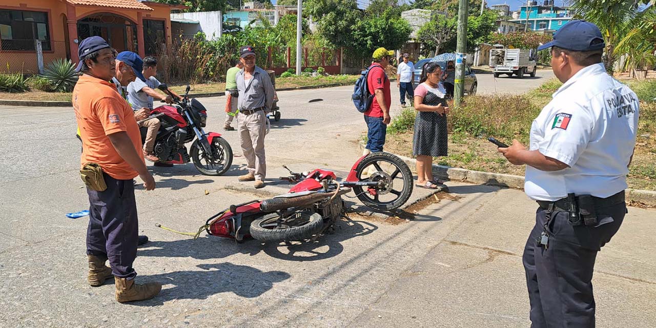 Se impactan motociclistas contra objeto fijo en Matías | El Imparcial de Oaxaca