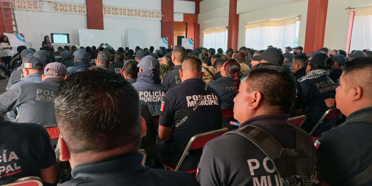 Capacitan a la policía de Santa Catarina Juquila | El Imparcial de Oaxaca