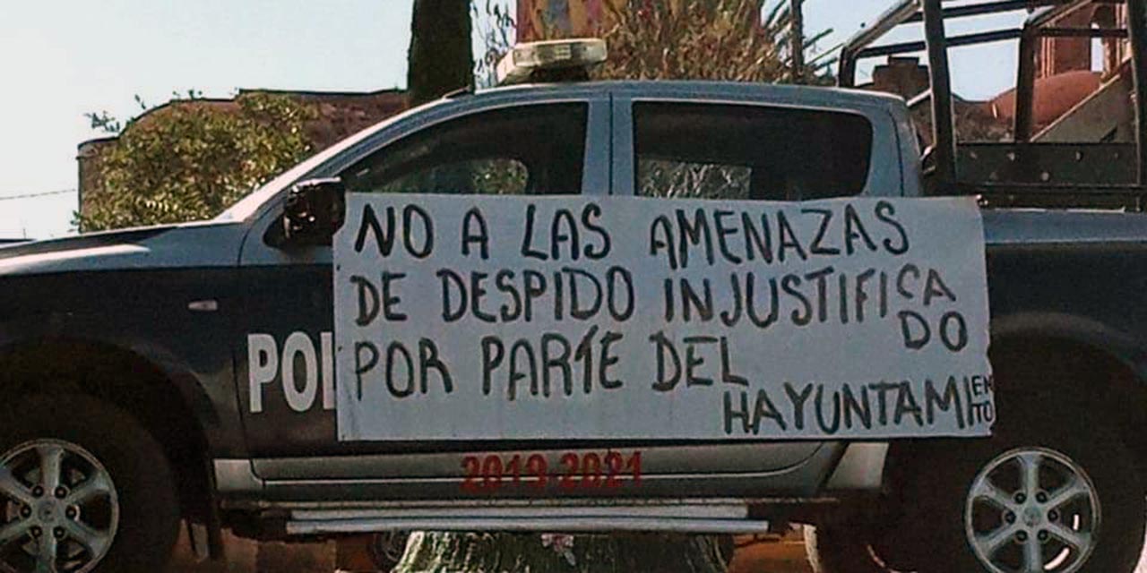 Policías de Santiago Cacaloxtepec toman el palacio municipal por falta de pago | El Imparcial de Oaxaca