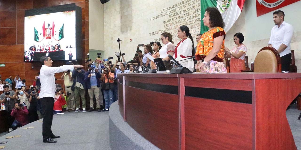 Rinde protesta Rodríguez Alamilla como fiscal