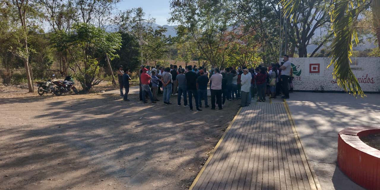 Tras cierre de CECyTE, piden reinstalación de exdirector | El Imparcial de Oaxaca