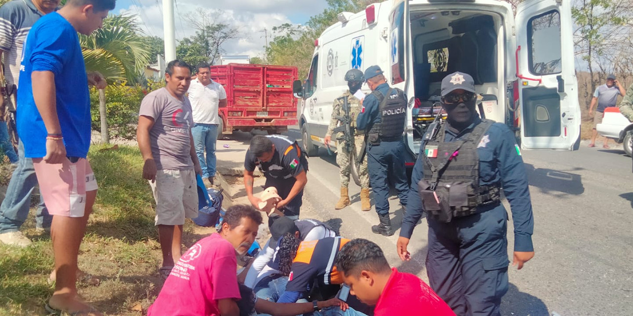 Alumnos del Cobao en moto protagonizan choque contra taxi | El Imparcial de Oaxaca
