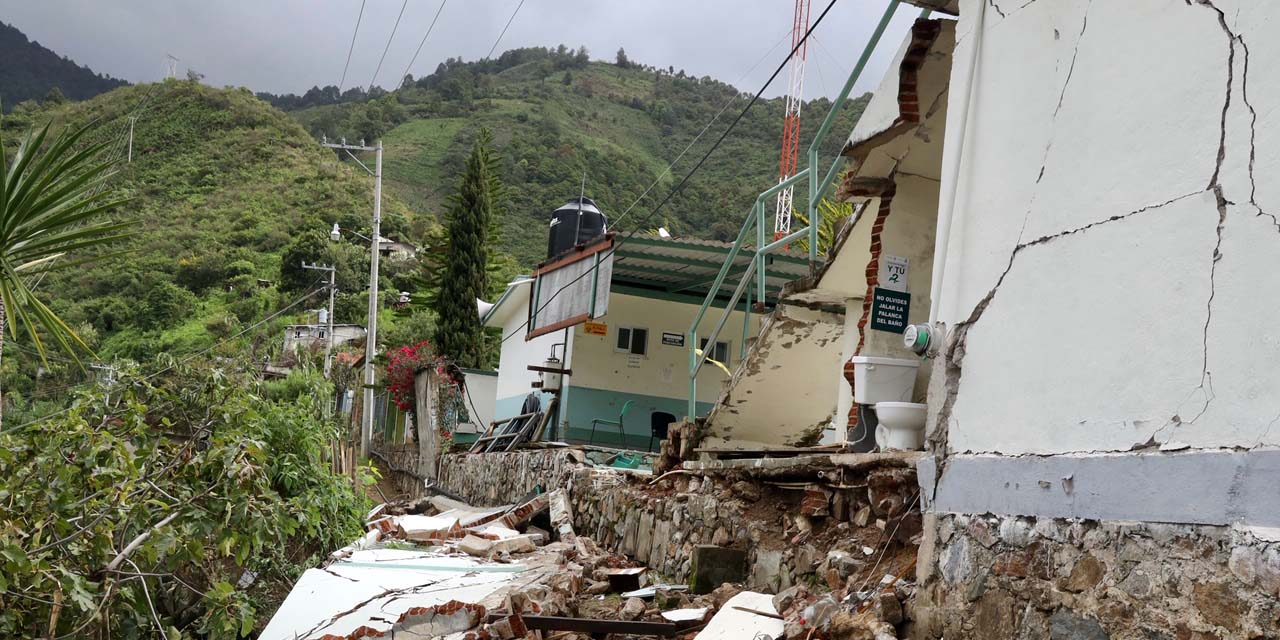 Foto: Luis Alberto Cruz / Una actividad sísmica de magnitud 7.4 dejó severos daños en viviendas en San Juan Ozolotepec, en la Sierra Sur de Oaxaca, en junio de 2020