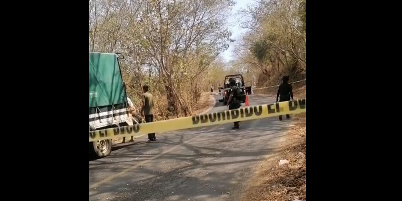 Muere al caer de camioneta pasajera en movimiento | El Imparcial de Oaxaca